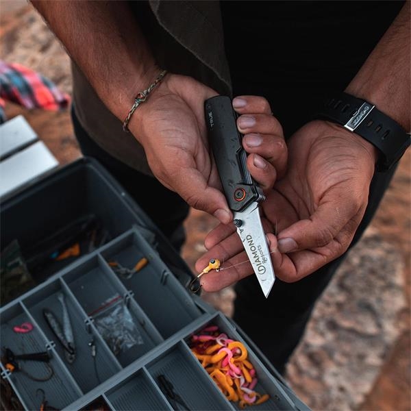 True Utility Dual Cutter Tool Combines a Tanto Knife and Full-size Scissors